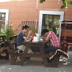 Alojamento de Acomodação e Pequeno-almoço Ali Baba's House 2*