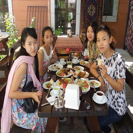 알리 바바스 하우스 B&B 2*