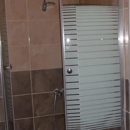 알리 바바스 하우스 2*