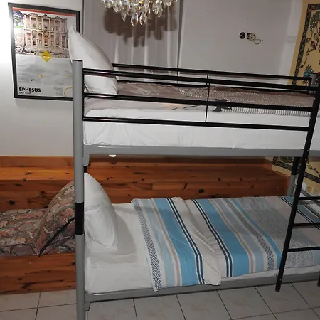 알리 바바스 하우스 B&B 2*